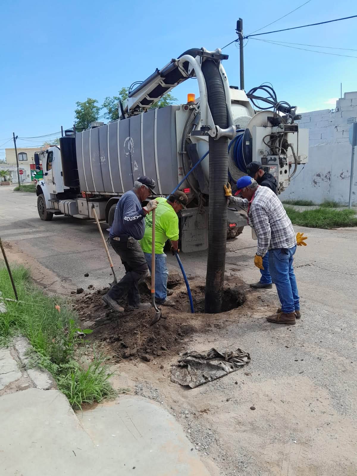 TRABAJOS DE DRENAJE EN NUESTRO MUNICIPIO