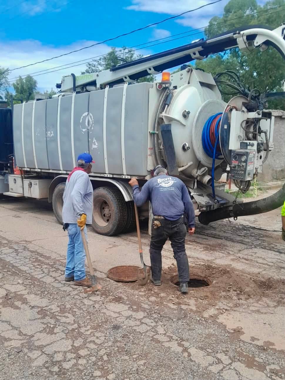 MANTENIMIENTO Y DESAZOLVE DE LA RED DE ALCANTARILLADO