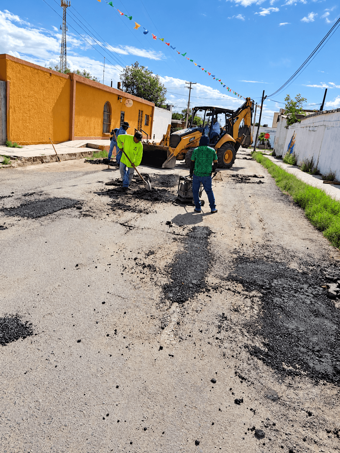 FORTALECEN LOS TRABAJOS DE BACHEO Y MANTENIMIENTO DE VIALIDADES